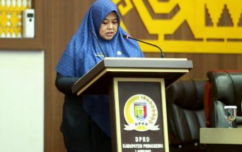 Umi Laila Sampaikan Jawaban Bupati AtasPemandangan Umum Fraksi-fraksi DPRD Pringsewu