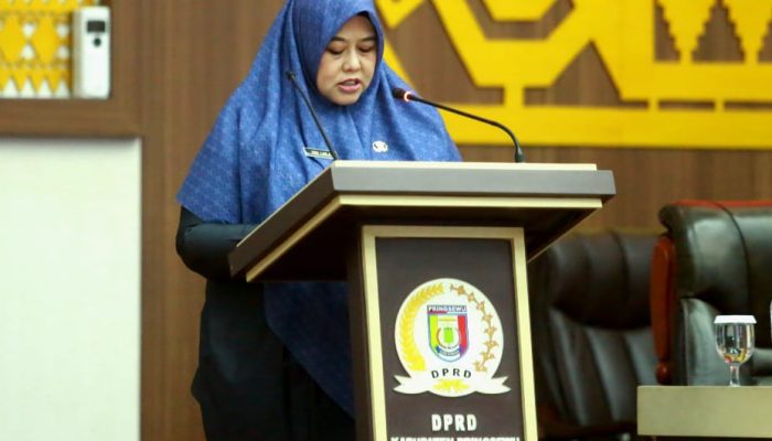 Umi Laila Sampaikan Jawaban Bupati AtasPemandangan Umum Fraksi-fraksi DPRD Pringsewu
